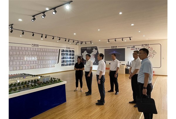 潍坊市财务局党组书记、局长王金祥一行到中；；绲餮兄傅